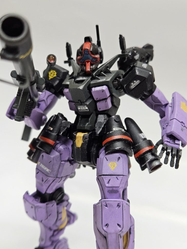 無理からバズーカを持たしてますが、構えることが出来ませんでした。