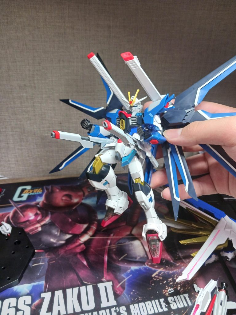 まずは主人公機ストライクデスティニーフリーダム！レイの乗り込むmsでもともとはライジングデスティニーフリーダムである。闇堕ちしてラスボスにもなった。