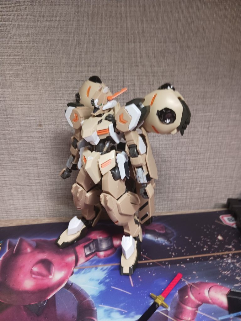 グシオンIII三太郎の愛機であり、パワー系である。アックスを振り回すとやばい。