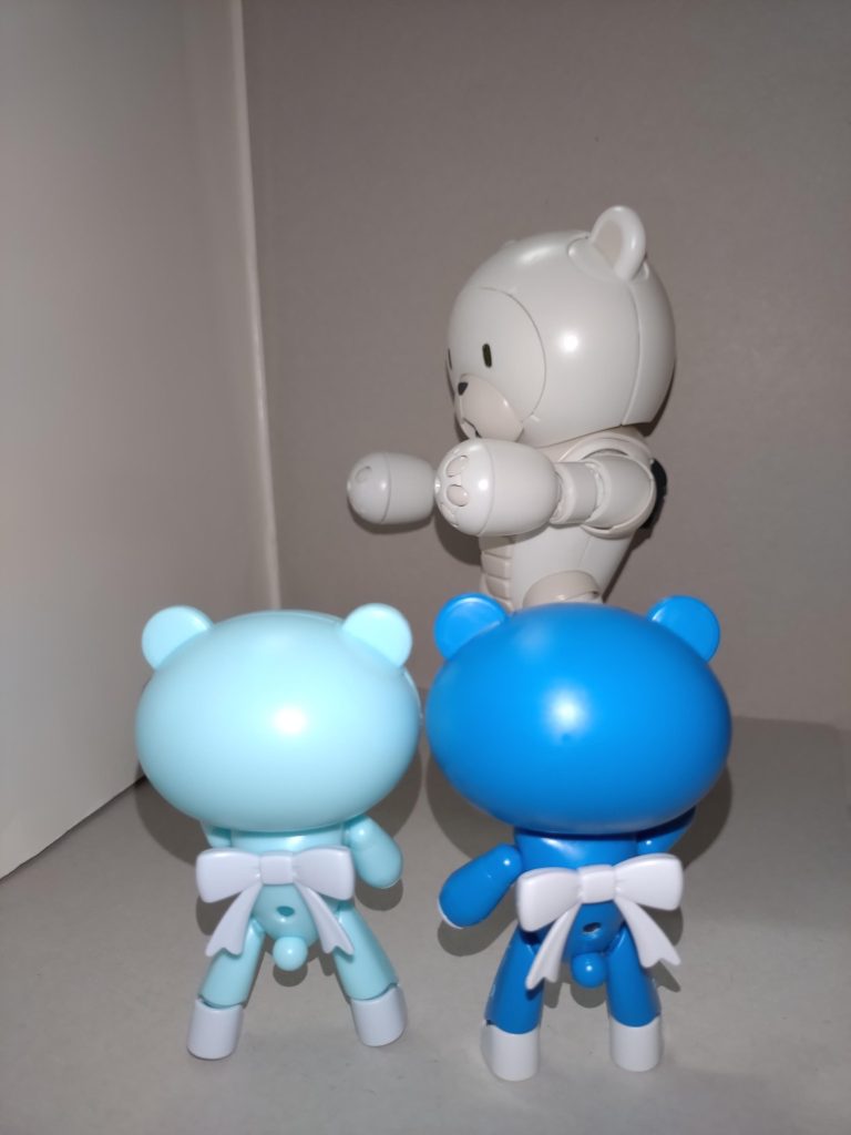 巴「こんな感じで、サイリウムを振っておふくろさんを応援してるってな」