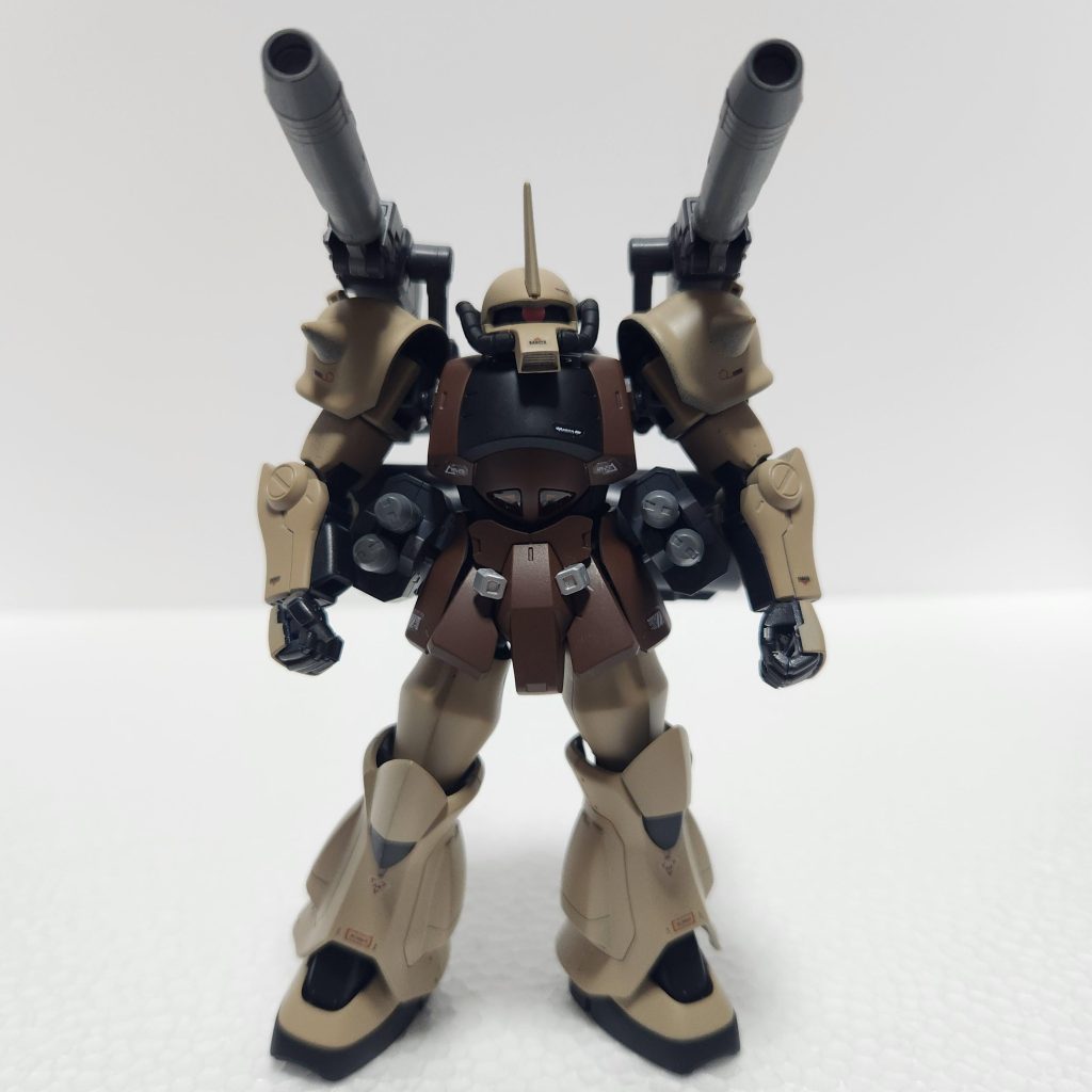 左手は通常の手になってます。