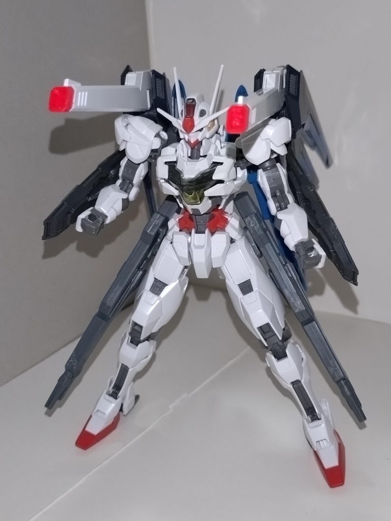 その他、頭部CIWS、背部レールガン、ビームサーベルについては変更なし。