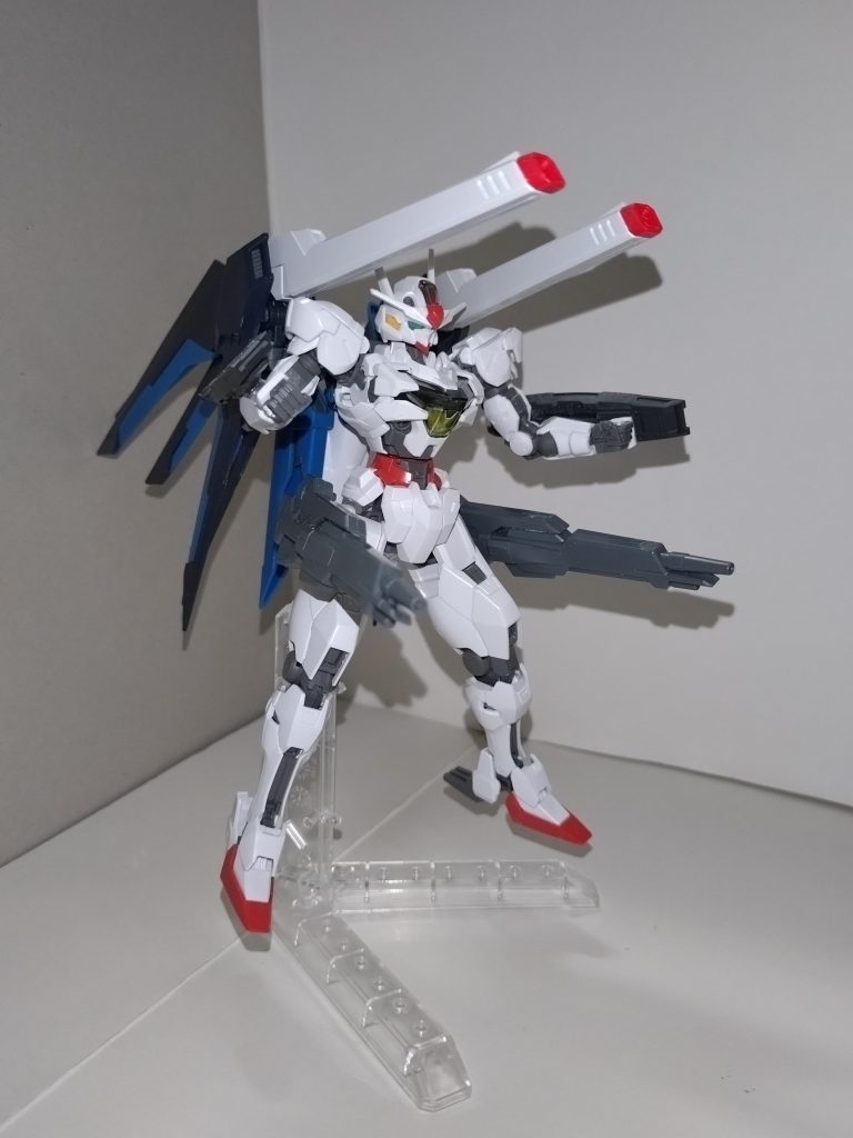 七深本人の戦闘スタイルは、同じMorfonicaの八潮瑠唯から「一騎当千型」と評されているが、一騎打ち時は、敵機の特性に応じて用いる武装を選択する。七深「レールガンだけで、8機もの魔改造ガンタンクを5分足らずでジャンクの山にしたこともあったよ」