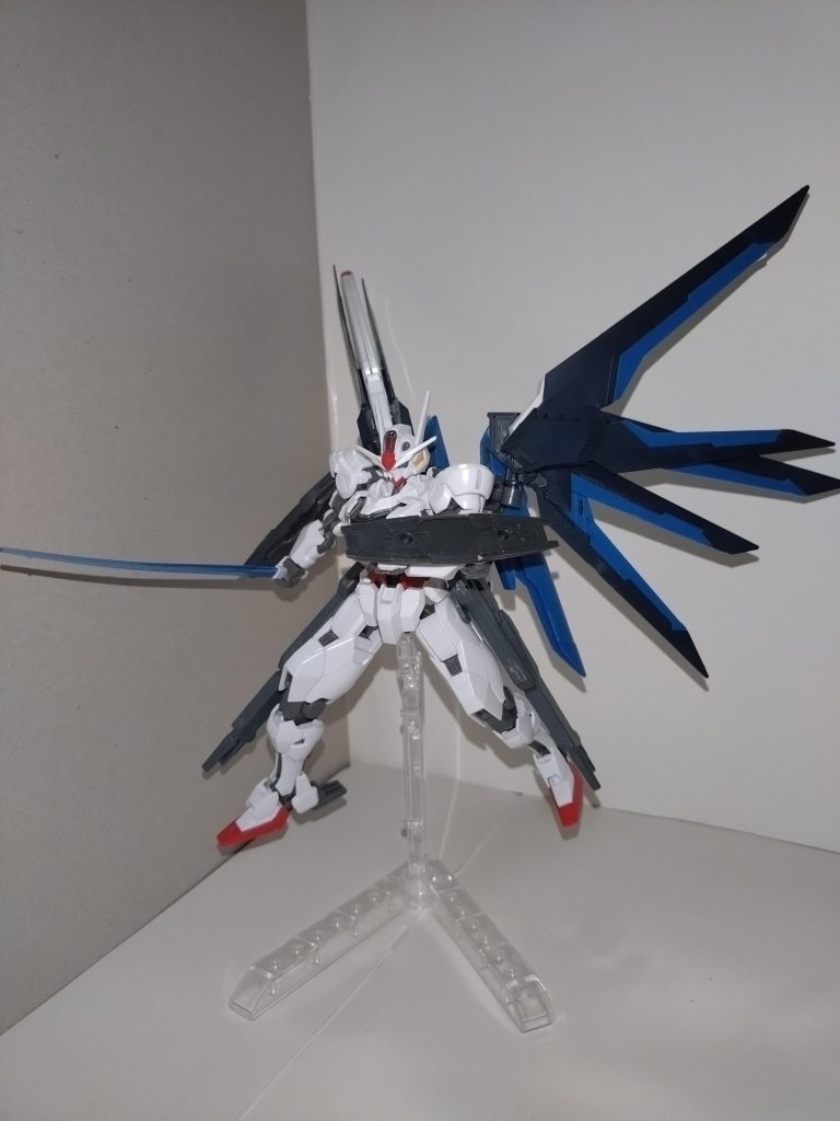 MA-MV16C 複合兵装防盾システム対ビームコーティングが施された実体シールドで、先端部にはビーム砲を内蔵。こちらのビーム砲は、主に牽制に使う。七深「反対側にはラム(衝角)があるけど、シールド自体は回転しないから、ティーソーク(ムエタイにおける肘打ち)の要領で使うんだ」