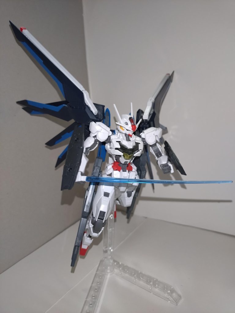 今回はもとのライアットキャリバーン本体には手を加えず、大腿部ガトリングガンを、同じパワードアームズパワーダー由来のビームライフル(の砲身)に取り替えました。両腕のシールドは30MMマルチブースターのパーツを流用。 それでは今回はこの辺りで。