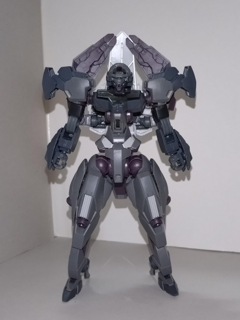 【概要】XVX-023 マンドレイクMorfonicaのギター担当・桐ヶ谷透子が、ルブリスウル(https://gumpla.jp/hg/1726502)に続いて制作した改造ガンプラ。Morfonicaの他の4人も可変機を制作しており、透子も倣うことになったが、偶然見つけたのがよりによってプレバン限定のガンドノード。さらにオプションパーツセット13「ガンプラバトルアームアームズ」や30MMなども組み込んで、形にしたのが本機である。