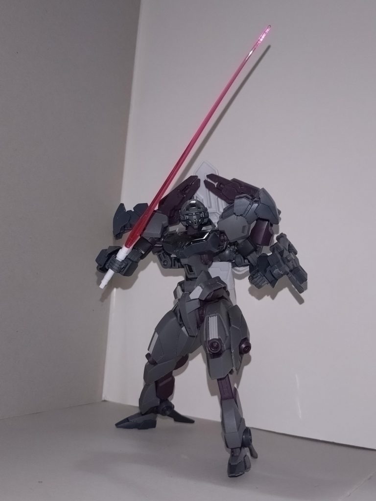 ビームサーベル大腿部側面にラックがある。通常は1本のみ使用。透子「これ連結できるんだけど、もしかしてフリーダムのやつじゃね?」