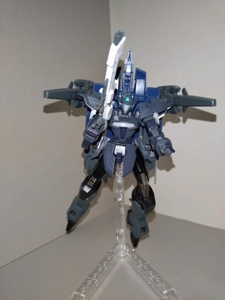 速射式ブレードガン通常は本体にマウントしているが、機動兵装ポッド「ファハン」に接続することで、本体とのスリープラトン攻撃を仕掛けられる。立希「···能書きは存分に垂れたか。じゃあクタバレ」ヴェイガンの軍勢「野郎!」「何様のつもりだゴルァ‼」