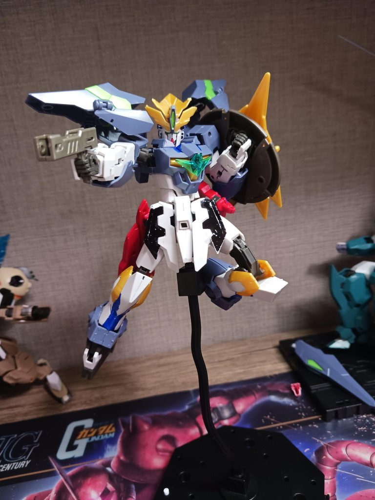 デスティニーイージス。シーズン3より主人公機となった、レイの機体。遠距離ベースとなっているものの、格闘戦でもちこたえられている。