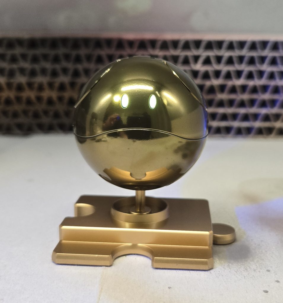 もちろん目、光ります(iori_sei)