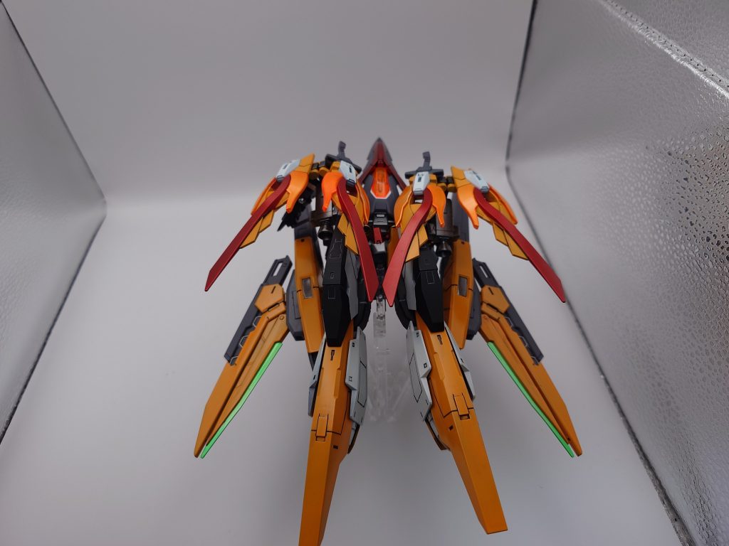 差し替えなしで飛行形態に変形可能です。ミキシングとしてはガンダムハルート(最終決戦仕様)、ウイングガンダムゼロ炎、武者頑駄無アストレイの3つを使っています。大変だった!ここまでお付き合いいただきありがとうございました!!