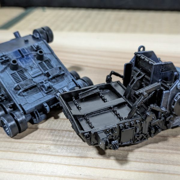 そこそこいい色に仕上がってきたような気がします😊メインのボディ色は、青系と緑系とシルバー系を3色調合で作っています🎨完成まであと一息💦💦 （5枚目）
