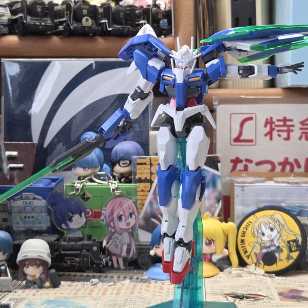 00主人公機ミキシングの進捗です。あと塗装だけという、いつものところまでもってこれました。00をベースに両足とフロントスカート、肩や武装類にクアンタのものを使用シールドは左肩のGNドライブと差し換えました。（2枚目）