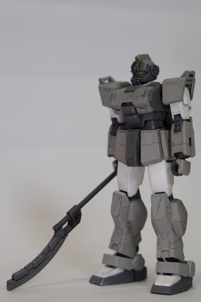 赤い三巨星のジムRRをベースに胴体をEz-8に置き換え。ヘッドギアと胸部装甲で近接戦用機っぽい雰囲気が出たのではないかと…