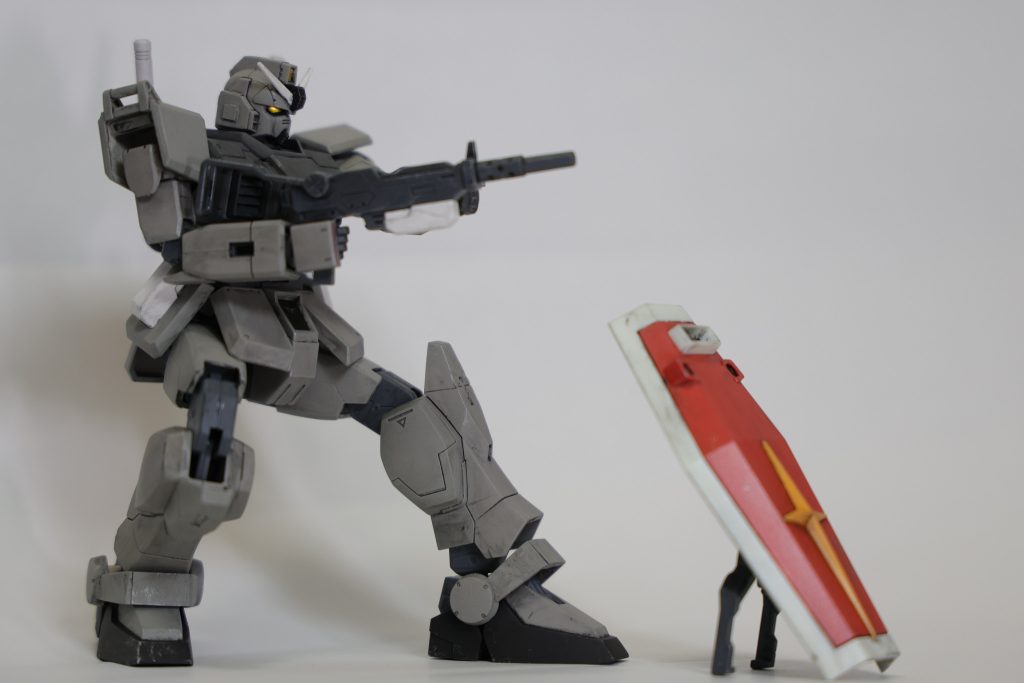 機体のテストと平行して武装のテストも行われた。主武装は他のMSの使用も想定した口径100mmのマシンガンを装備。腰部にマガジンラックを備えている。