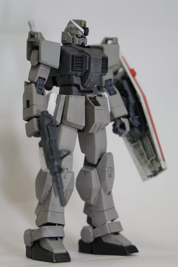 陸ガンベースで胴体は陸ジム、バックパックはジーラインのものを使用しました。陸戦型ガンダムと比べて“胴体左右に配置されたダクトに背中に差さる2本のビームサーベル”というガンダムらしさを出すことをテーマとして作成しました。