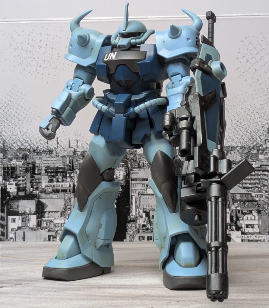 B3型は初期型グフの欠点だった近接戦特化の武装を全面的に見直して設計された。特に現場から不評だった左手マニュピレーターの固定兵装フィンガーバルカンは廃され、代わりとして左腕上部に外装式3連装35ミリガトリング砲を装備。更にヒートホークの原理を応用したヒートソードやワイヤータイプに変えて射程を伸ばしたヒートロッド、左腕シールドに脱着可能な75ミリガトリング砲などグフの格闘戦性能の高さはそのままに汎用性を劇的に向上させたB3型は前線から非常に高い評価を受ける事となった。しかし、配備開始が国連軍による反攻作戦開始後だったため全軍配備とは行かず、オデッサ基地群や東南アジア、北米など最前線に投入されるも配備数の不足からジオン地上軍最後の組織的な作戦となったジャブロー降下作戦では投入されたグフの殆どが小改良型のA型でB3型は僅か数機投入されたのみだった。