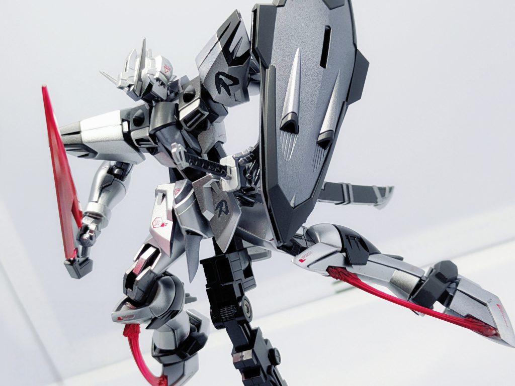 シールド&ビームブーメラン装備で片手剣風に。ビームエフェクトは前回のゼロリベリオンと同じくディープクリアレッドで塗装して深みを出してます。