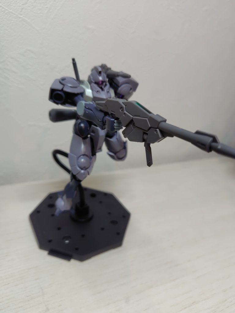 サブのハインドリーシュトルムのビームライフルを装備してみるとこんな感じです。やっぱりししろんと言えば銃だと思うので何でも合います。