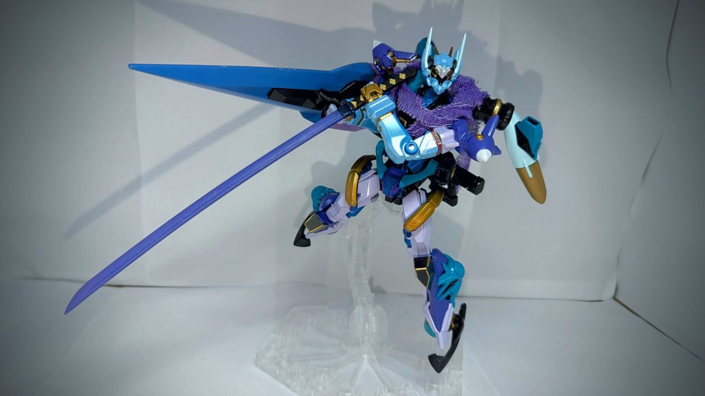 大剣と違って切断に優れており、またビーム状ではないが軽量なため、他の武装との併用も容易。