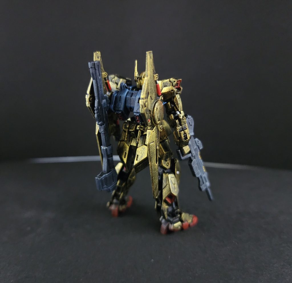 後ろから何気にクレイバズーカ背負ってるのはポイント高いですね