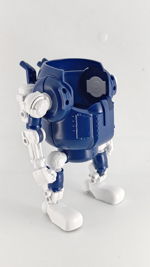 こちらがモビルハロ。ガンダムベースで買った限定カラーです。サクッと素組みです。