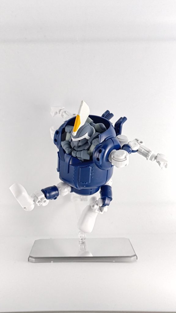 作ってみて驚いたのですがこう見えてよく動きます。モビルハロを侮ってました。手脚だけでもなんか色々使えそう。