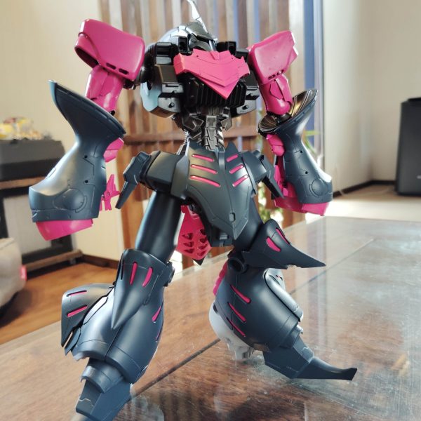 閲覧ありがとうございます！先日のキュベレイダムドの続きです！全身に基本色を塗っています大まかにこんな感じでいこうと思っています色をいれると印象が変わりますねピンクがキツイ感じがしますが塗り分けていくと落ち着いて見えてくると思いますこれからハンドパーツと肩バインダーを塗っていきます今日はここまでです （2枚目）