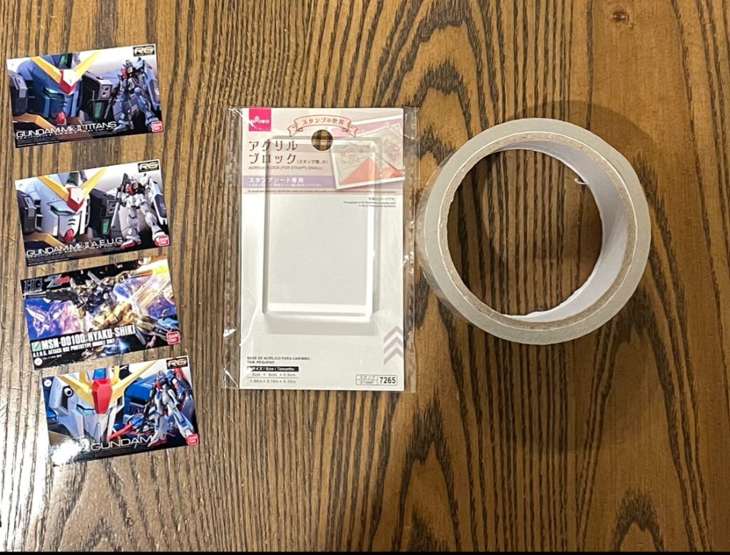 箱絵のアクリルプレートはダイソーのアクリルブロックと透明テープ、箱絵を撮影し写真用紙に印刷をして作りました。アクリルブロックがあるだけでお店の展示品の様に・・なったかなと