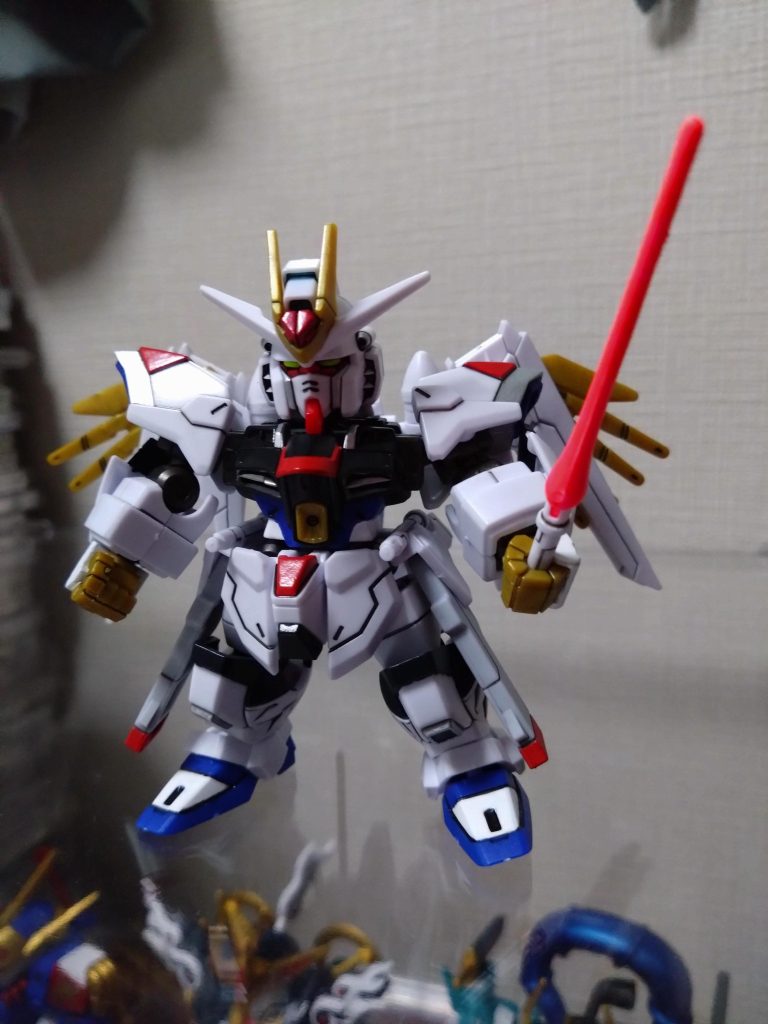 作品は未視聴なのですが、マイティーストライクフリーダムガンダムってリアルでも、SDよりでも格好良い機体ですね。