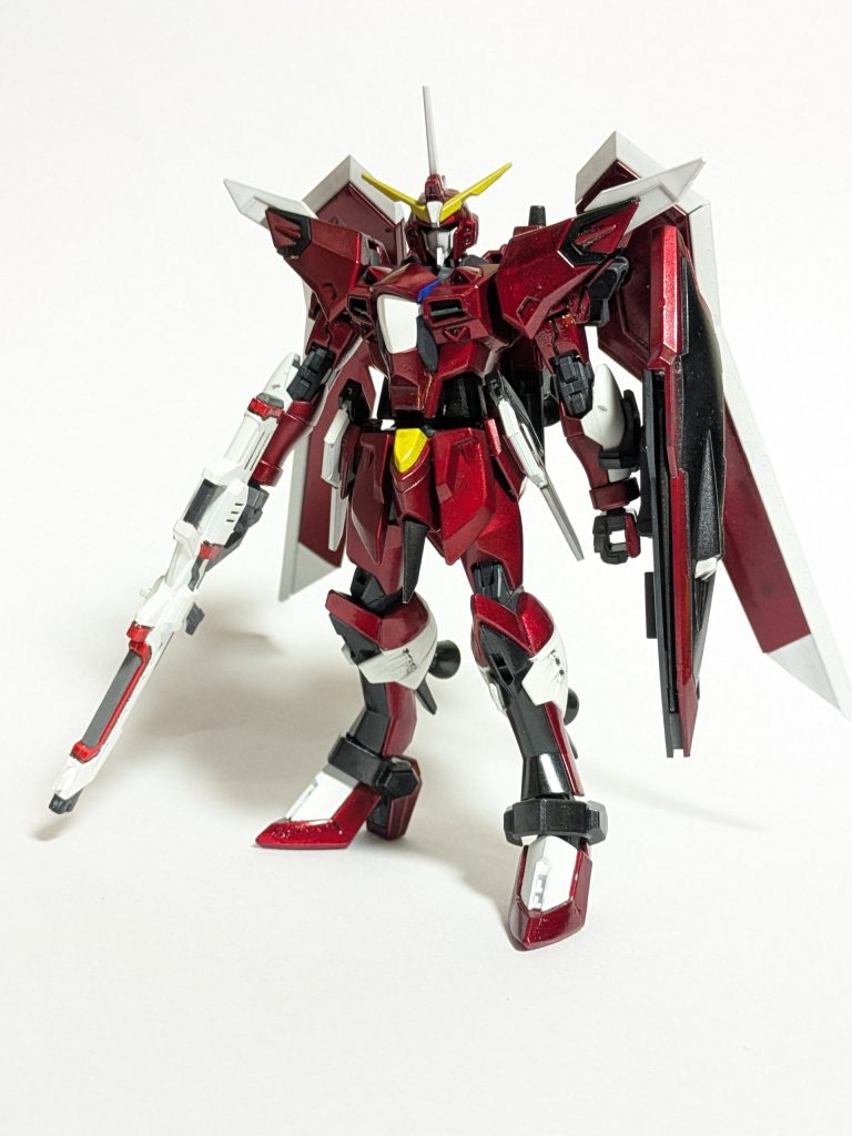 立ち姿。紺色っぽい部分はガンメタにしました。間違ってポリカーボネート用買ってしまいましたが、そのままだとつや消しになるのでクリア吹けば普通に使えます。