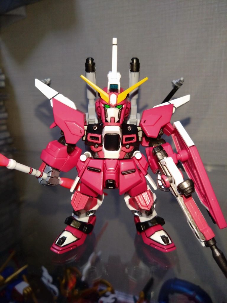 水性ホビーカラーを筆塗りで部分塗装し、半光沢トップコートで仕上げました。シルバーや焼鉄色、黒鉄色等を使用しました。