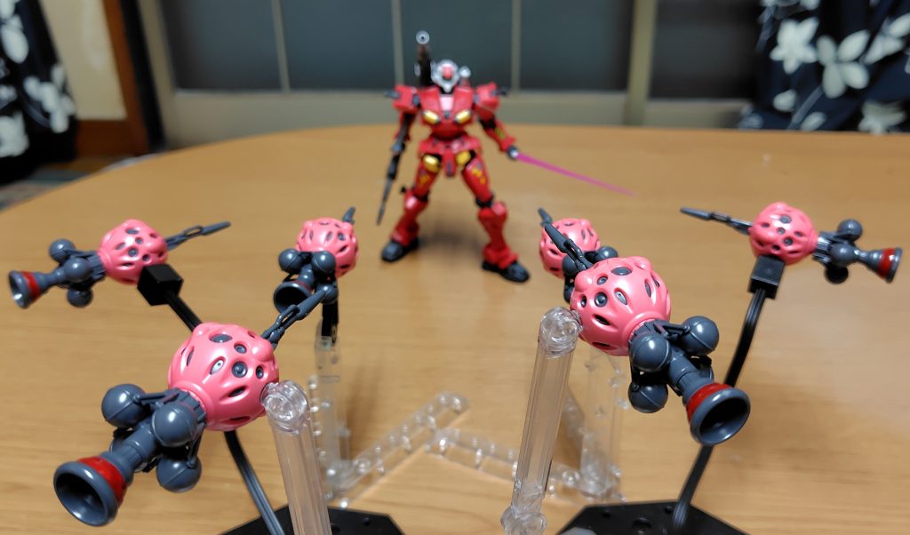 軽キャノンが6基のビットに包囲される光景。