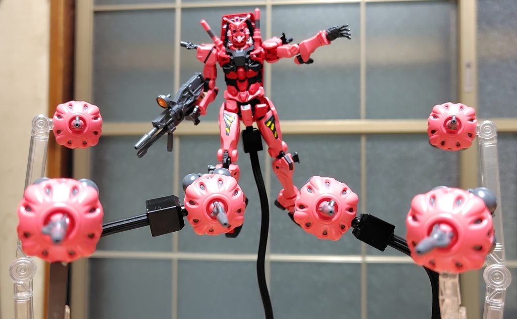 機体からビット全基発進して攻撃開始。