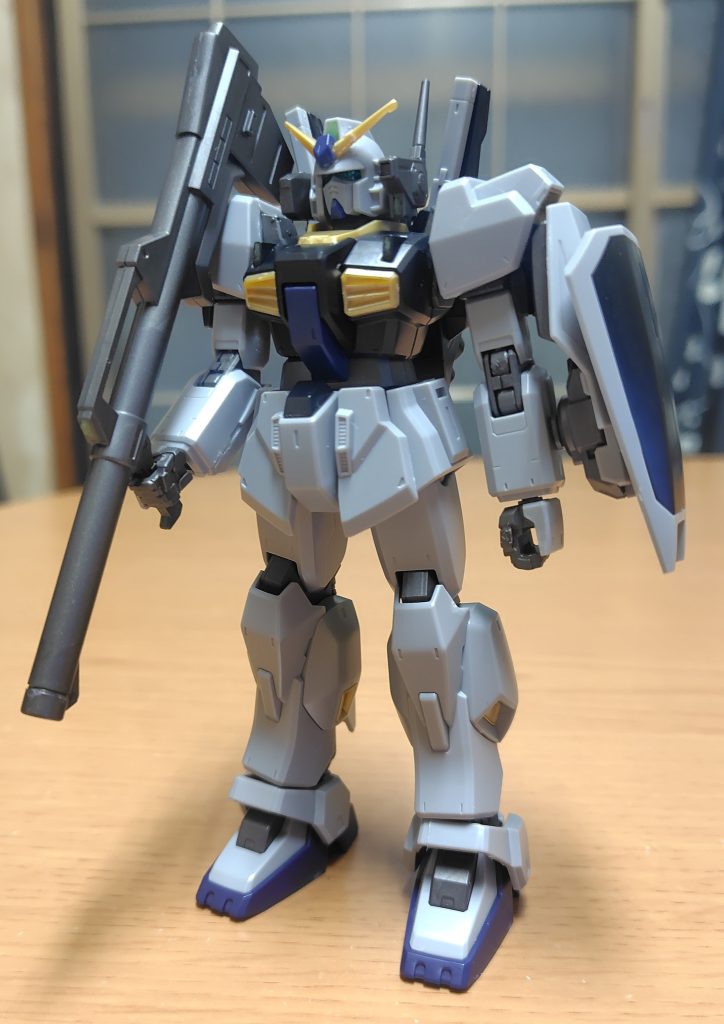 ハイパーバズーカを構えた状態。