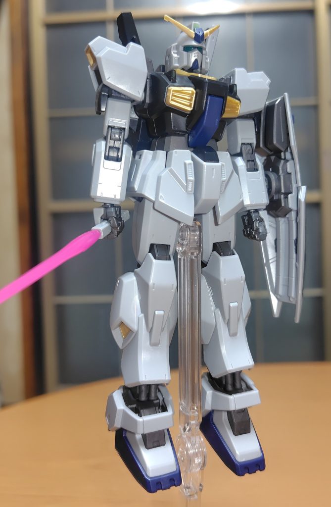 ビームサーベル抜刀。