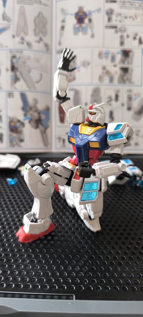 万博バージョン。右半身は通常、左半身がグラスフェザー装備