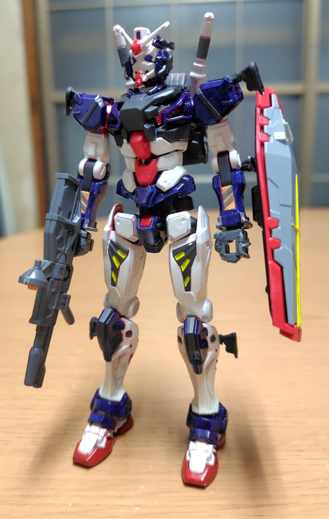 本来のやや異質な六眼ガンダムフェイスに本来のビームライフル装備しての姿。