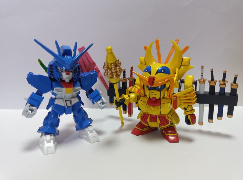 ロールアウトカラー…もとい、前回投稿した千生将軍ザクレロヘッドと。(https://gumpla.jp/sd/25009043)コチラの方がフォルムは近いから、黄色く塗る前に青く塗っておけばよかった…関係無いことですが、TikTokで「ヤムチャが勝てそうな相手、10人連続で連れてこい」という動画で、ガチャピンがアウトで「緑は天敵だ」というのが面白かったです。