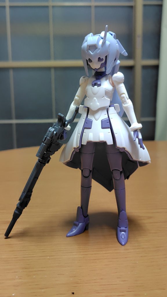 手の甲と握り指の2パーツ構成だから30MSの手と違って持てる武器が多い。