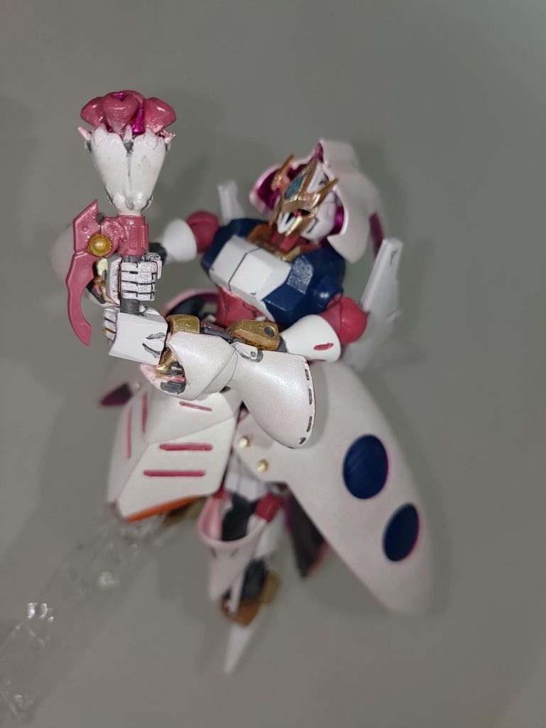 フレキシブルバインダーやスカートは可動するので若干ポージングできます。