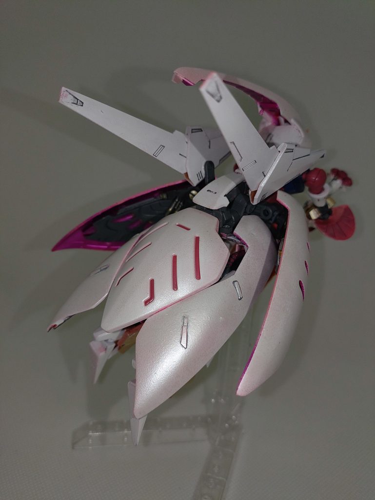 30МSオプションに付いてくるジョイントパーツでスカートを接続しています。パーツ同士の干渉が酷いのでお情け程度可動域ですがwww