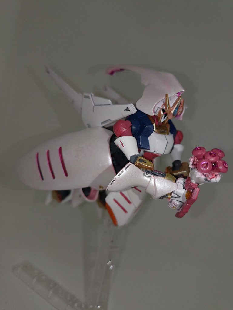 肩周りはHGBDモビルドールサラから。サラトリア作った時の余剰パーツですwww二の腕は百式フレームにパテ盛り成形しました。