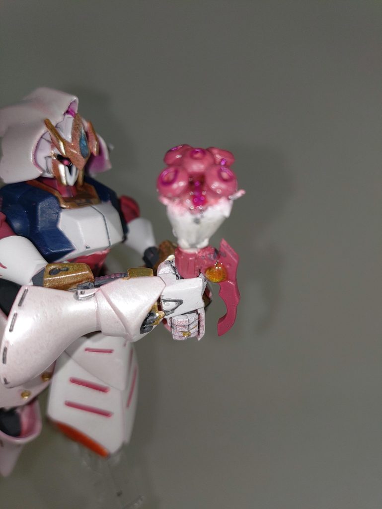 一応ピンクいビームサーベル先端を嵌め込んでデュアルアイにしてるけど判りにくぅい!