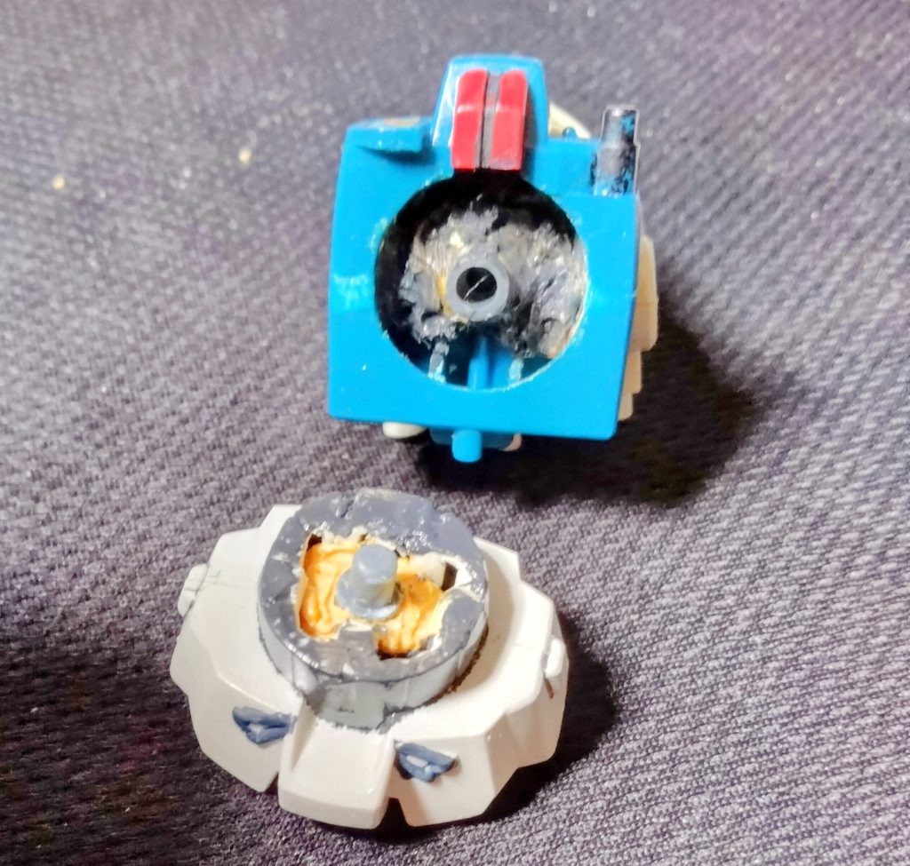 胴体はこんな感じ〜縮むギミックが…なくなった😅😅