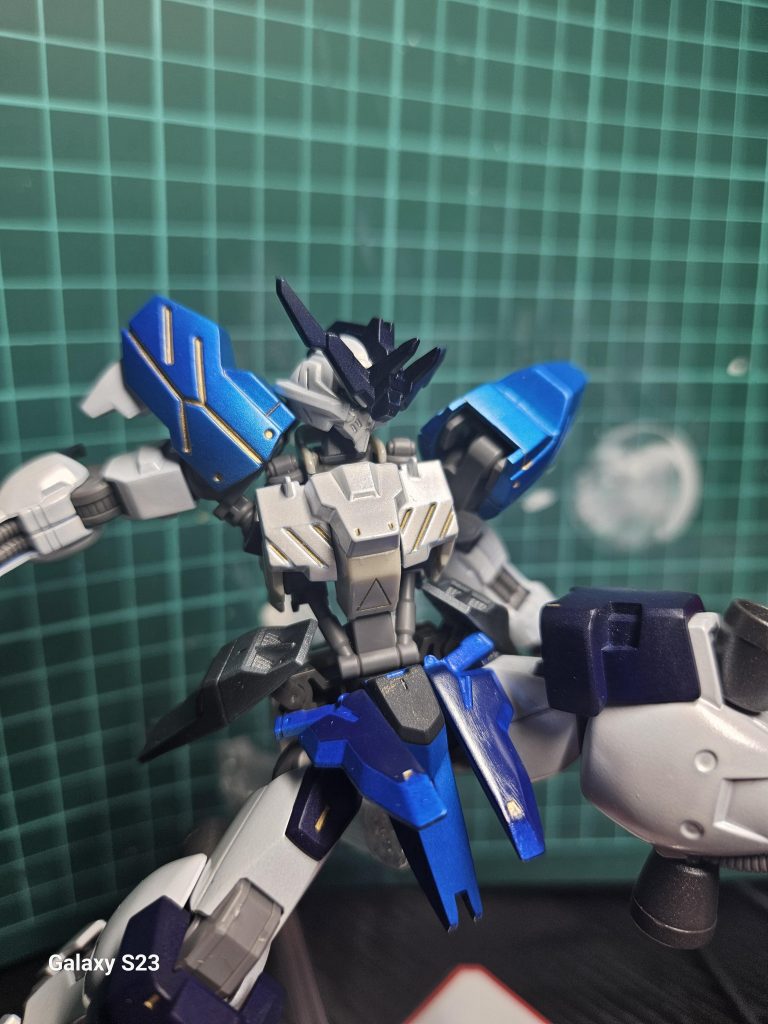 なんかこう見るとカラーリングが完全にガンダムベースカラーに見える