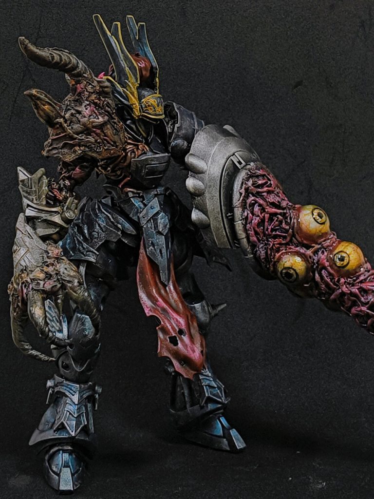 〔構想・ストーリー〕突如現れた魔物たちの襲撃により次々と屠られていく騎士団員騎士団長のエグザベは一人奮戦するが、その圧倒的な力を前に力及ばず命尽きかけたその時、何者かの秘術によってエグザベは新たな肉体を形成し復活する 焦土と化した城と街死屍累々と倒れし魔物たち涙を流す瞳も、声をあげる喉も、もう残されてはいない残るは人の体を捨てた異形の騎士、ただ一人