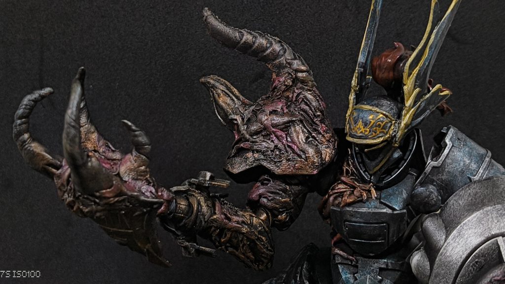 〔可動範囲〕足、肘、腕は可動しますが、一部アーマーと干渉する部分があります