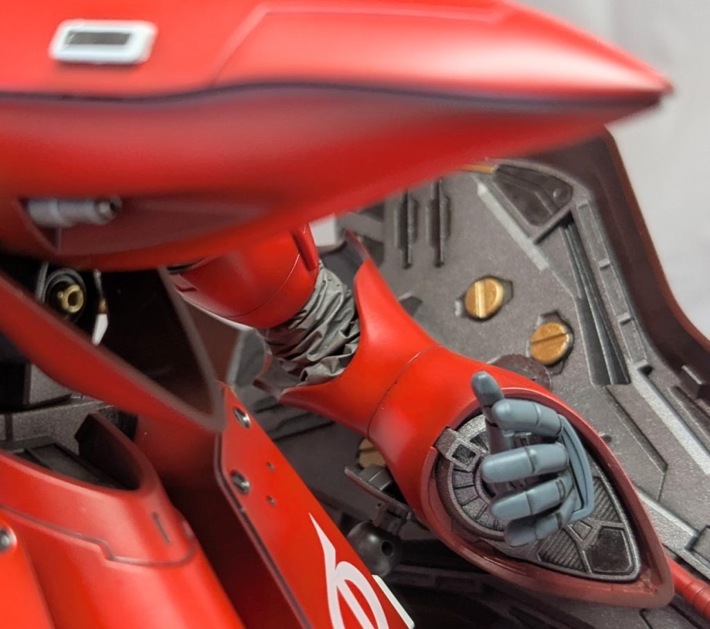 関節カバーはあぶりとりフィルムでクシャ感を表現してみました💡太さや長さは何度も作り直し、良い感じになるまで苦労しましたね😅その甲斐もあって、良い感じに見えませんか?