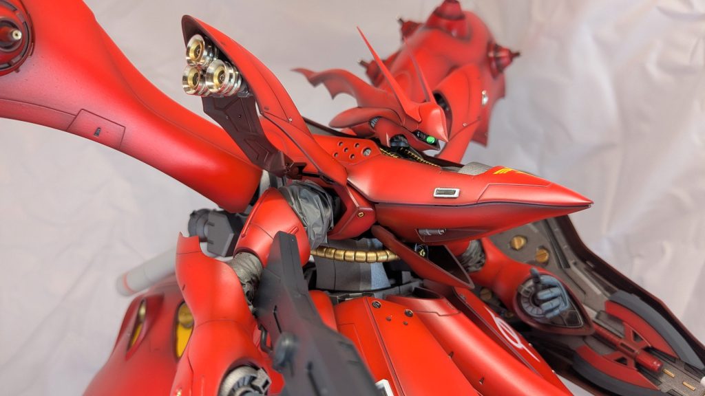 その他、テキトーに何枚か。今回は1ポーズにて失礼します<m(__)m>ディテール追加や異素材をたくさん使ったわりには意外にもスッキリまとまっています。ナイチンゲールという素晴らしく格好良い素材に、グラデーション塗装+半光沢という今どきあまり見かけない仕上げの賜物かと😊途中寄り道したり、紆余曲折ありましたが、1年半ぐらいの歳月をかけて完成!初期の頃から応援してくださった皆さん、ありがとうございました<m(__)m>最後までご閲覧いただきありがとうございます!